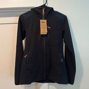 NWT FJALL RAVEN zip up hoodie Sz S